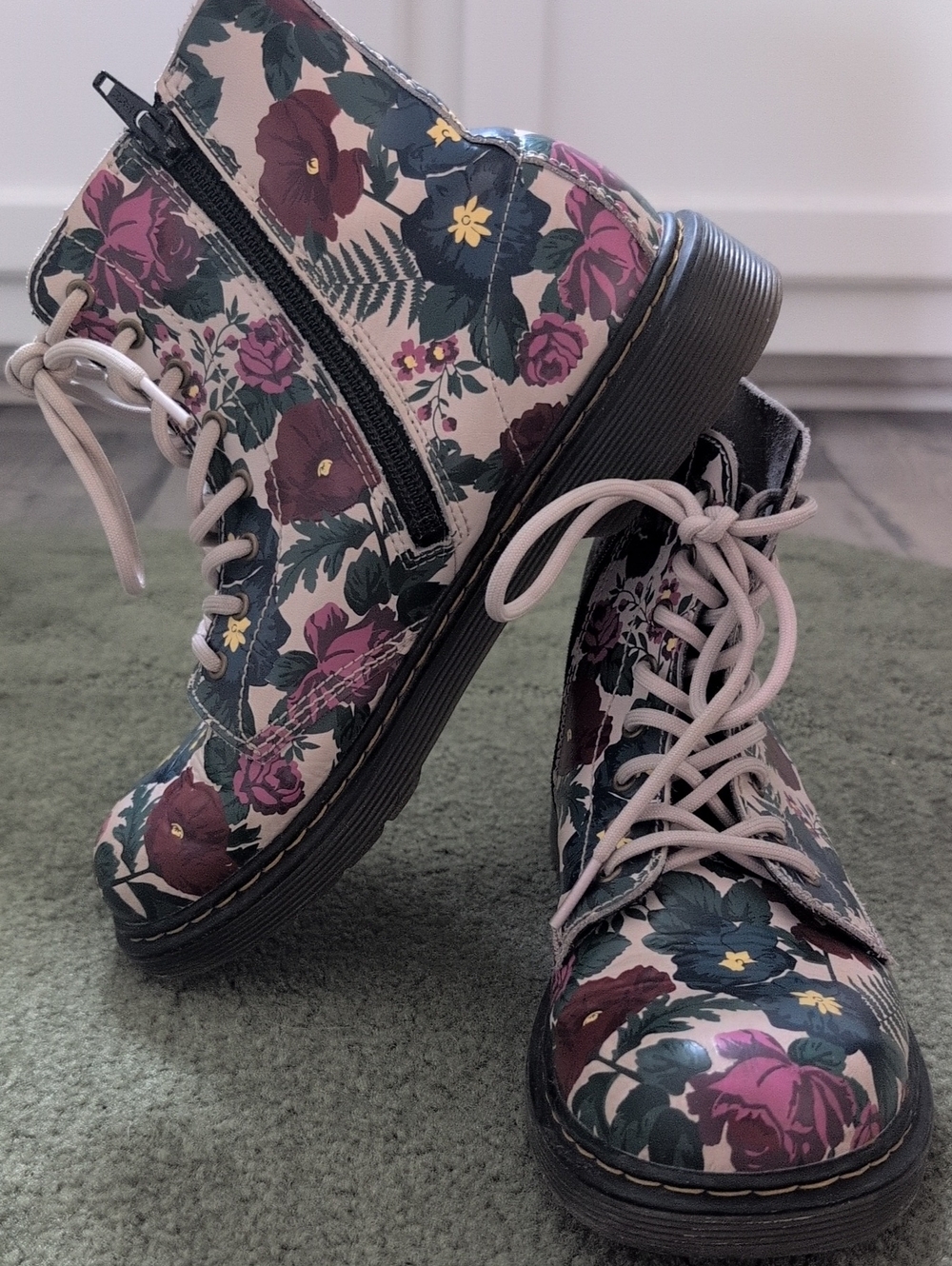 🌸DR.MARTENS 1460, Floral Boots - Pink Floral Lace-Up Ankle Boots.